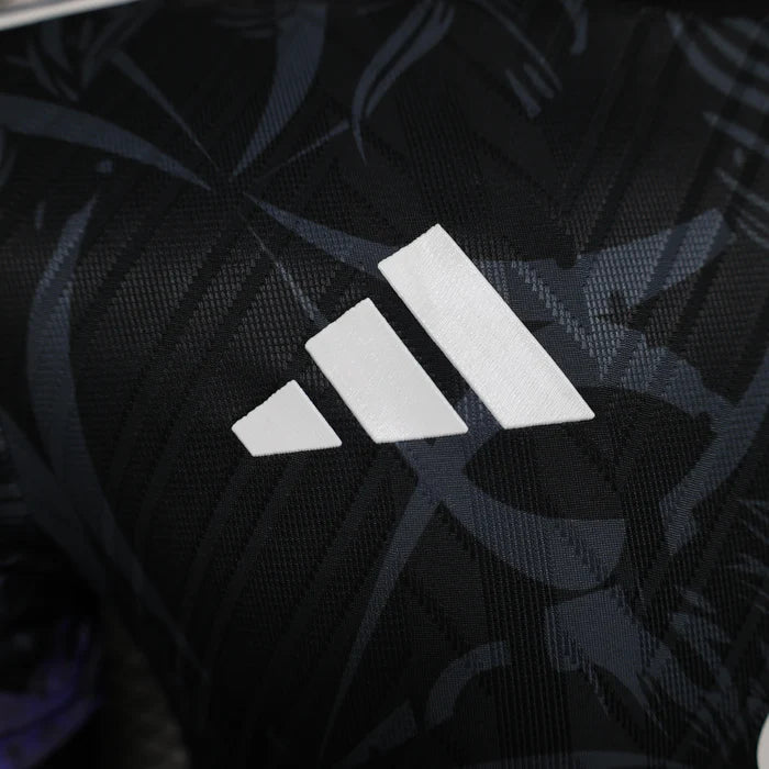 Manchester United "Midnight Roar" Limited Jersey